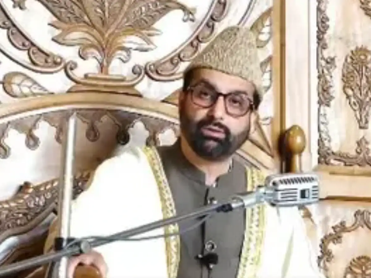 Mirwaiz of Kashmir says violence and force is weakness while dialogue is the path to peace