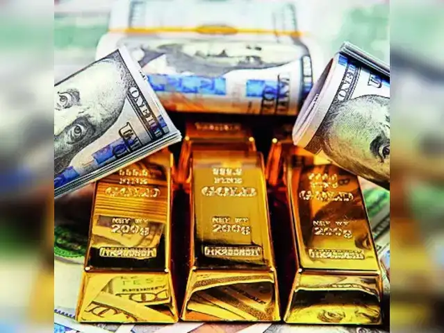 Gold rises on weaker dollar as investor weigh US-Iran peace deal prospects