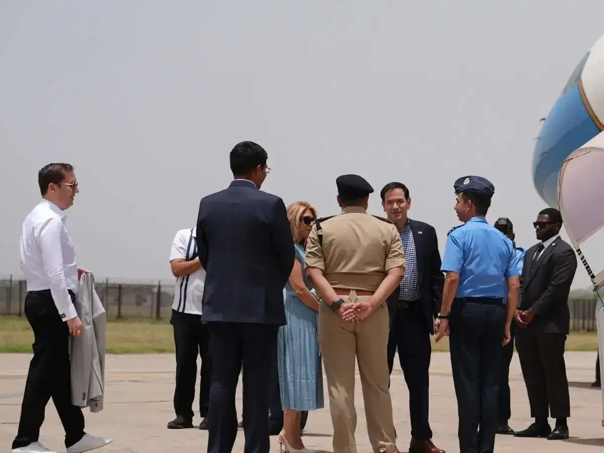 US Secretary of State Marco Rubio 'welcomed' by only three officers in Agra, including a police officer. Watch