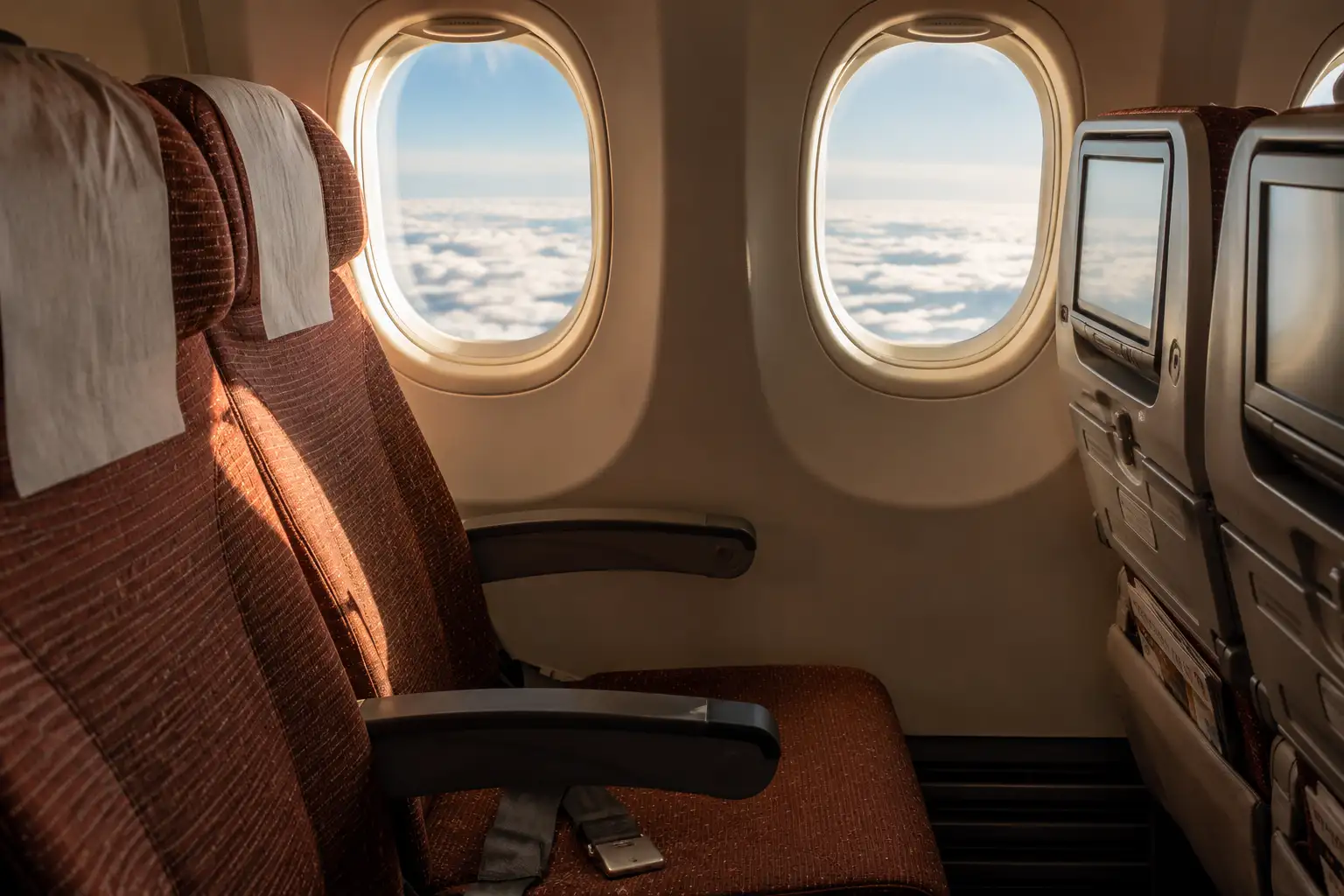 That Tiny Hole At The Bottom Of Airplane Windows Do You Know Why It That Tiny Hole At The Bottom Of Airplane Windows Do You Know Why It