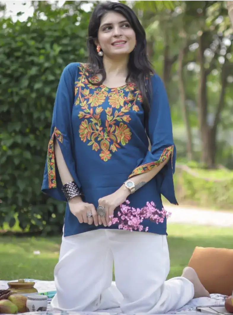 Image for YouthnicEthnicMotifsEmbroideredV-NeckThreadWorkKurti