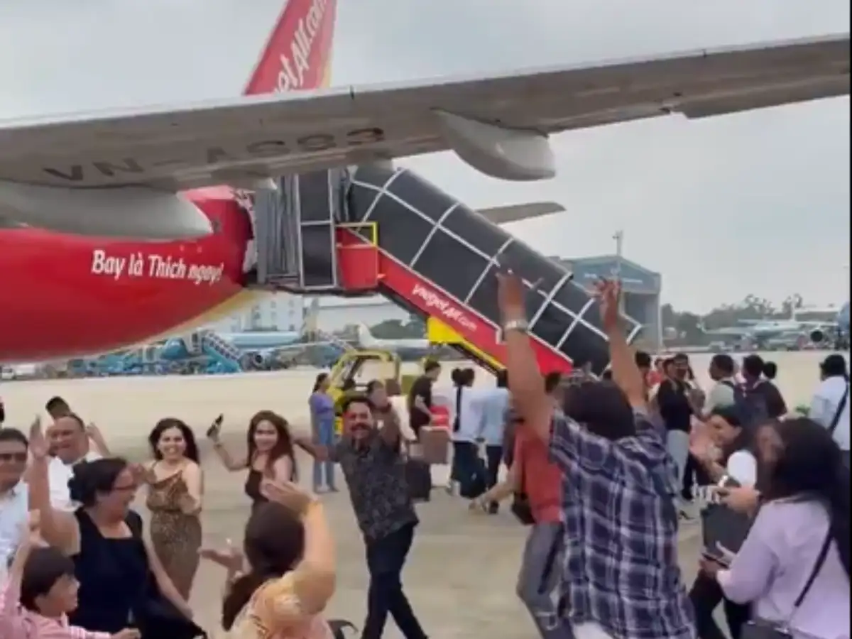 Indian tourists perform Garba on Vietnam airport tarmac near aircraft, sparking online debate over etiquette