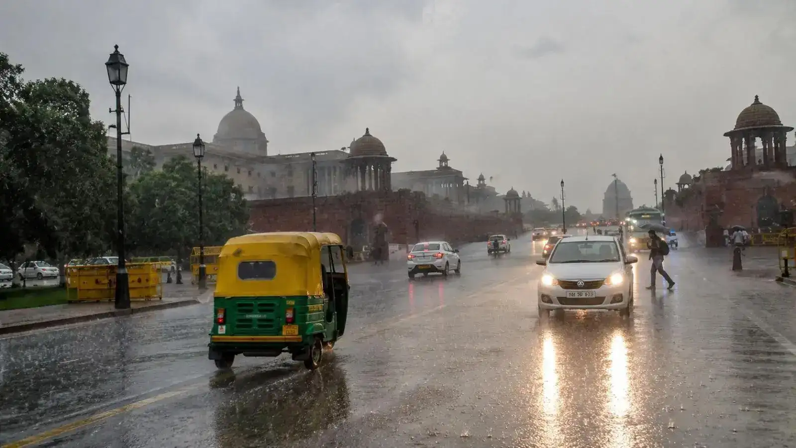 Delhi, Noida, Gurugram weather today: IMD issues orange alert for Delhi, rain likely to continue this weekend. Check full forecast