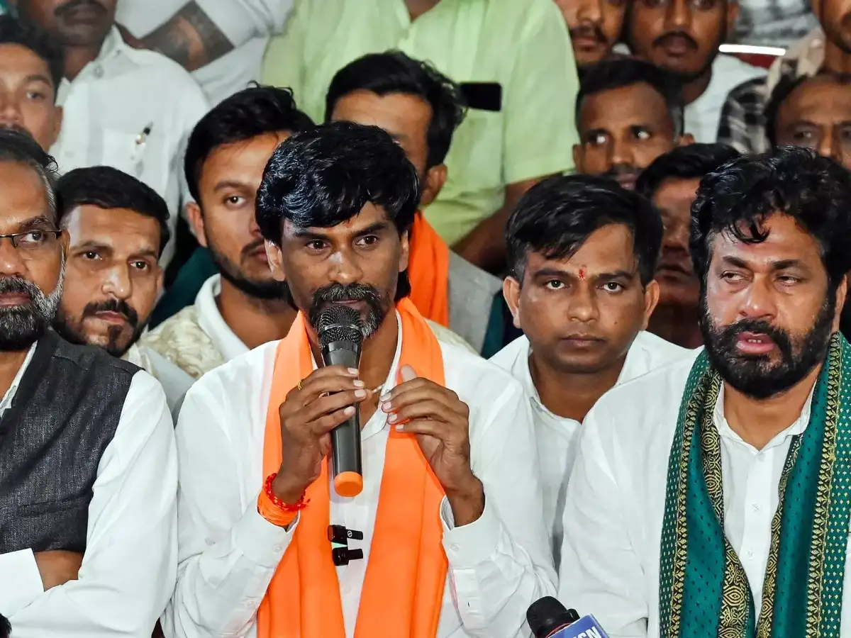 Maratha quota: Jarange sits on indefinite fast under scorching sun, turns up heat on govt