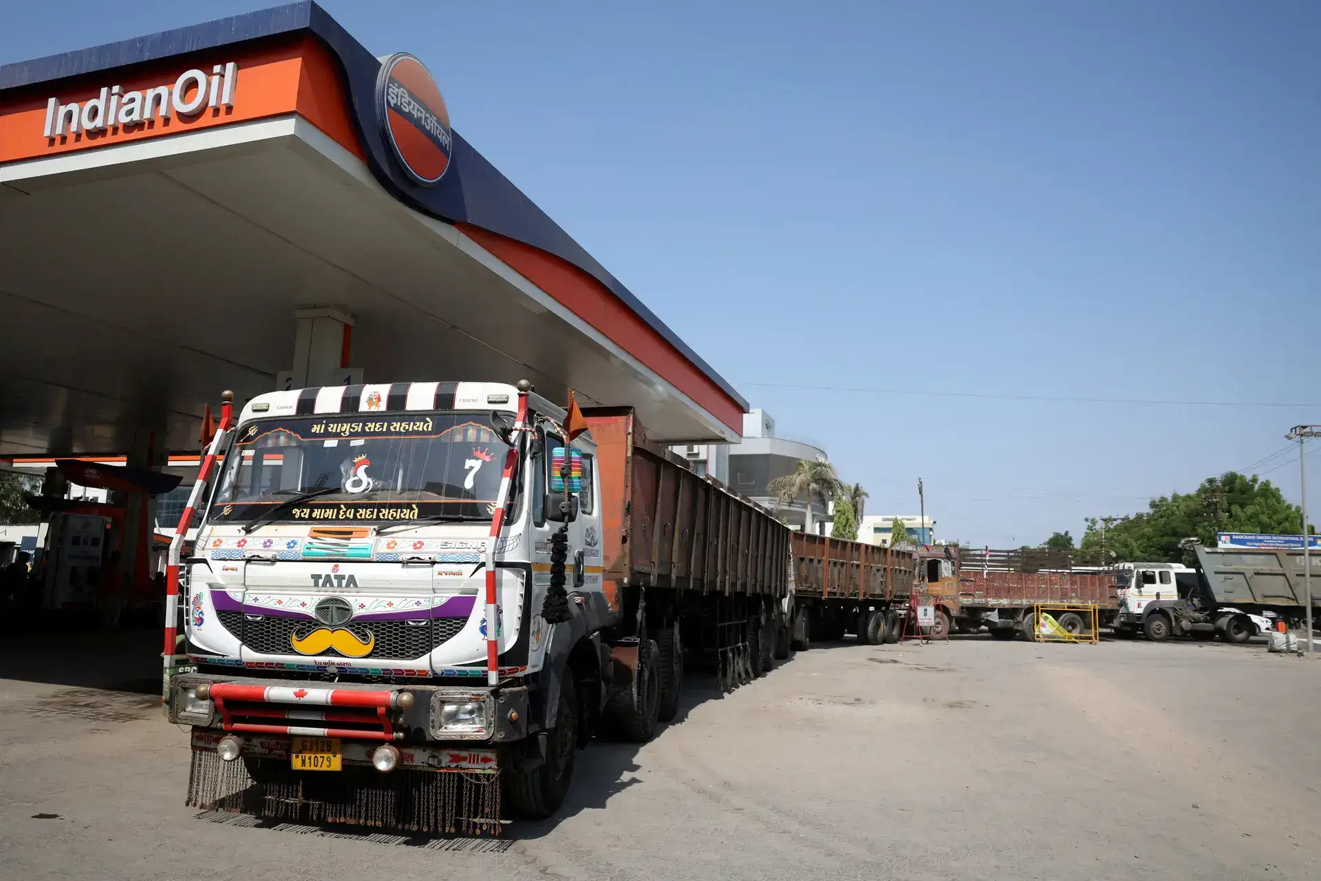 Transport association urges government to cut fuel prices as crude falls to $90/barrel