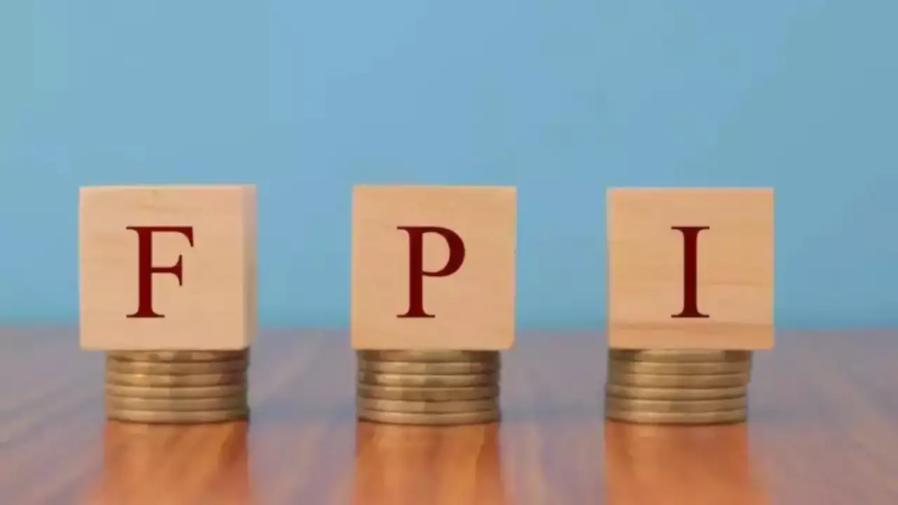 FPIs' outflow nears Rs 33,000 crore in May on weaker rupee
