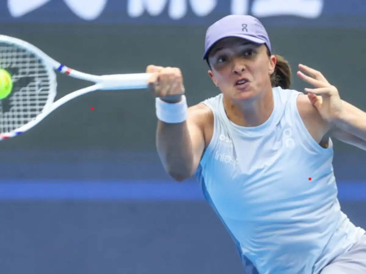Tennis-Former champion Swiatek knocked out in French Open last 16 by Kostyuk