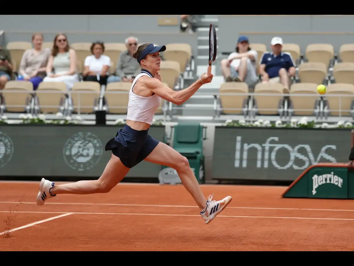 Tennis: Svitolina rallies past Bencic to reach French Open quarter-final