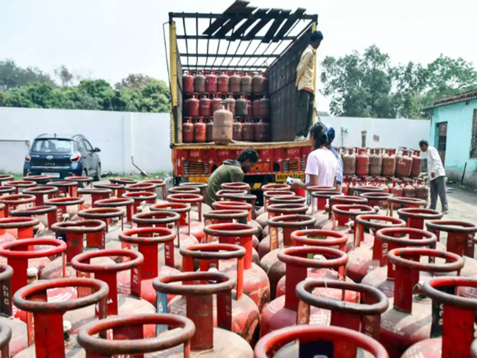 Commercial LPG cylinder price hiked by Rs 42 in Delhi with effect from June 1