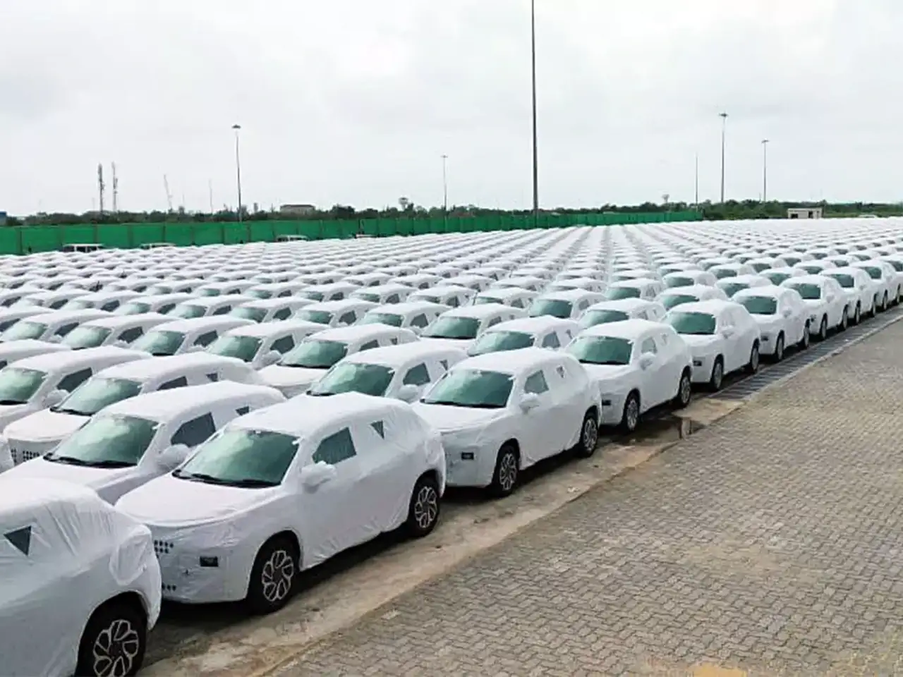 Car sales sail smooth despite war woes; Auto cos log double-digit growth on Maruti, TaMo surge; two-wheeler &amp; CVs also in fast lane