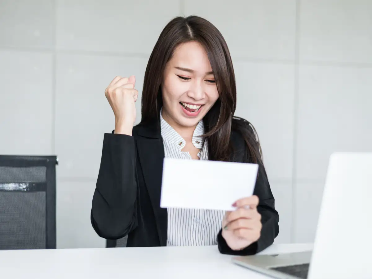 Company ghosts all applicants after closing role; one candidate refuses to let it slide, files complaint and forces them to apologize