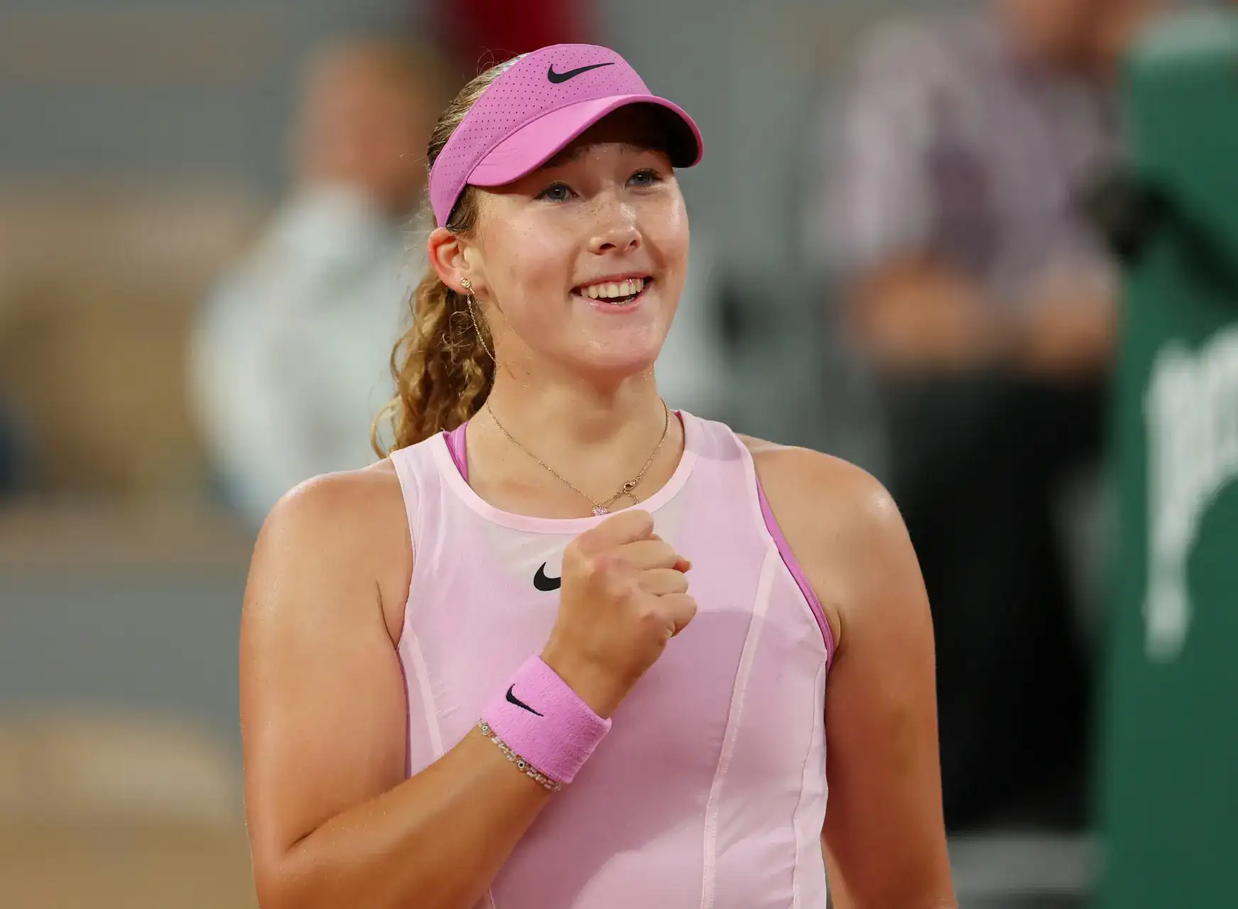 Russia's Mirra Andreeva overwhelms Romanian veteran Sorana Cirstea for return to Roland Garros semi-finals