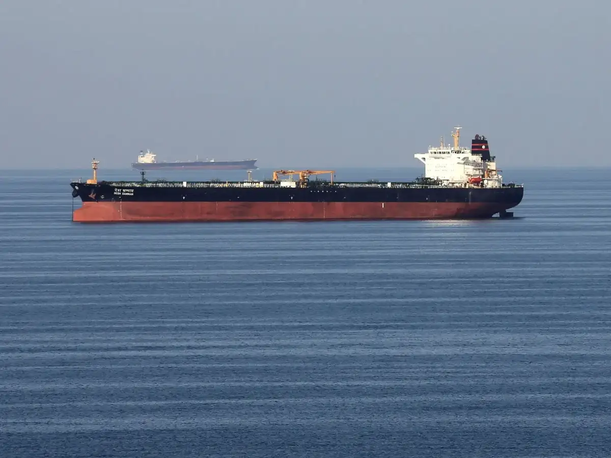 More oil escapes Hormuz, keeping traders guessing