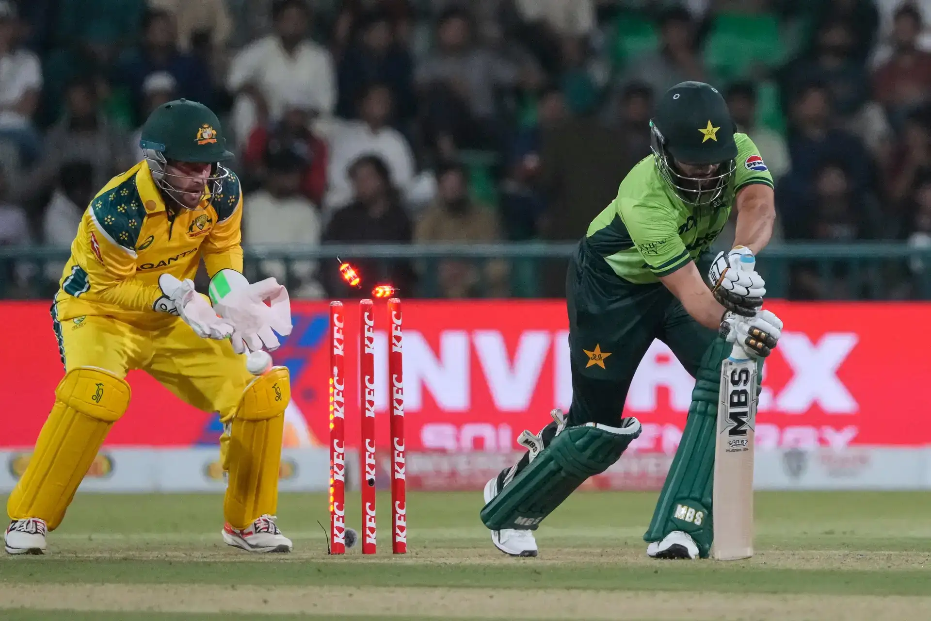 PAK vs AUS, 3rd ODI 2026 live streaming, predicted playing XI, pitch and weather report, key players, head-to-head record