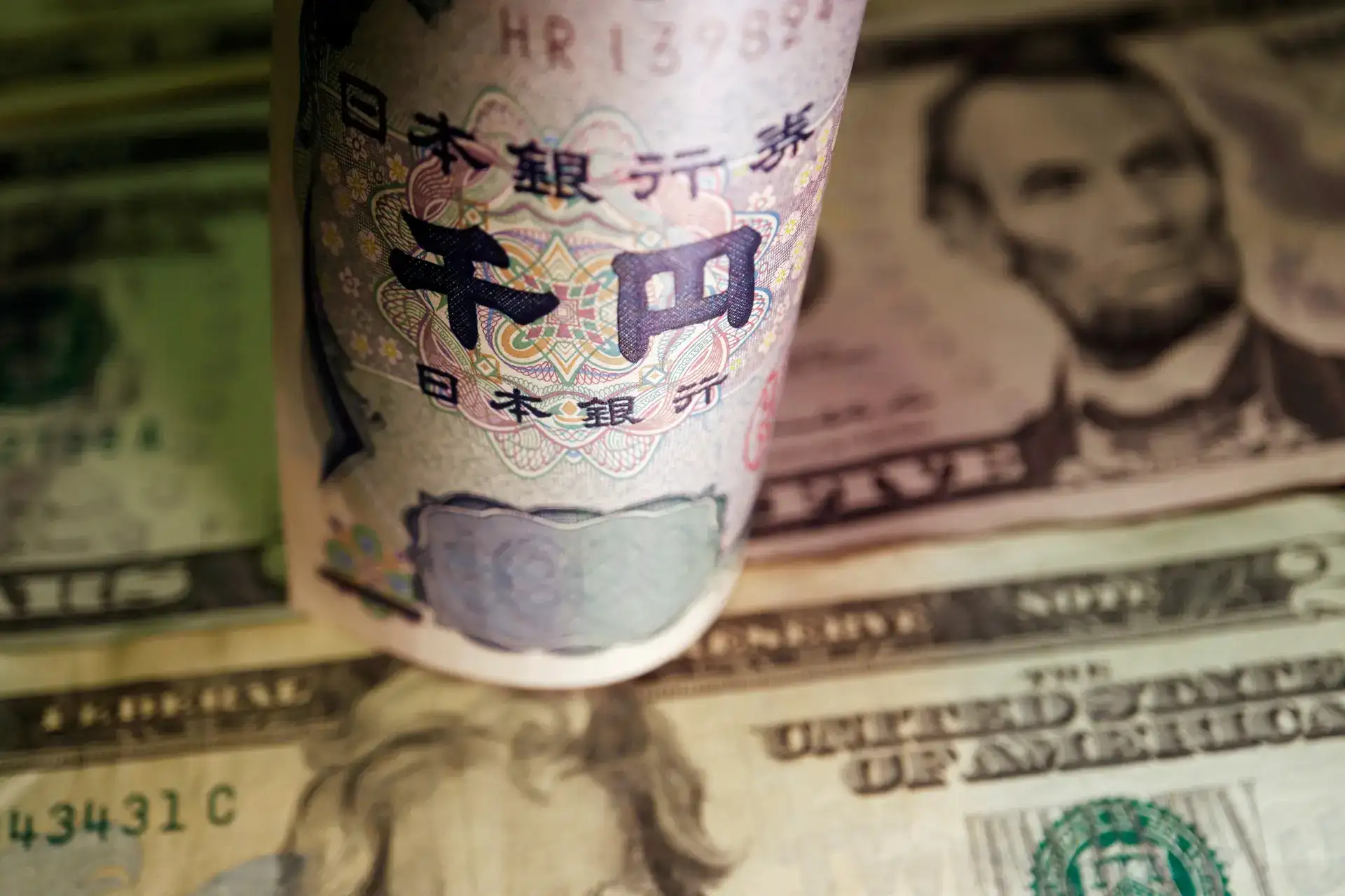 Yen hits key 160 level for third session, dollar buoyed by Gulf woes