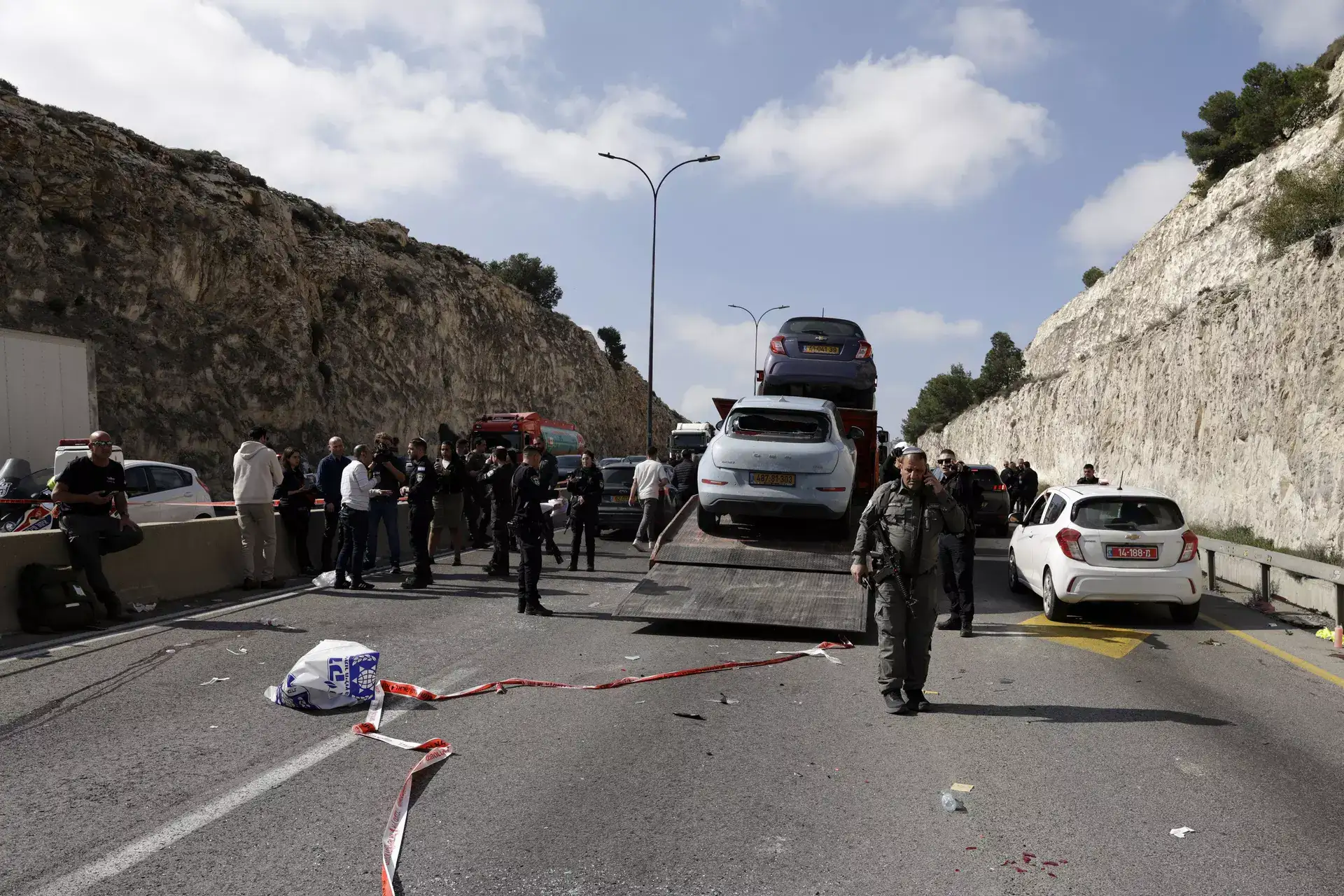 1 dead and 4 wounded in shootings near the West Bank: Israel