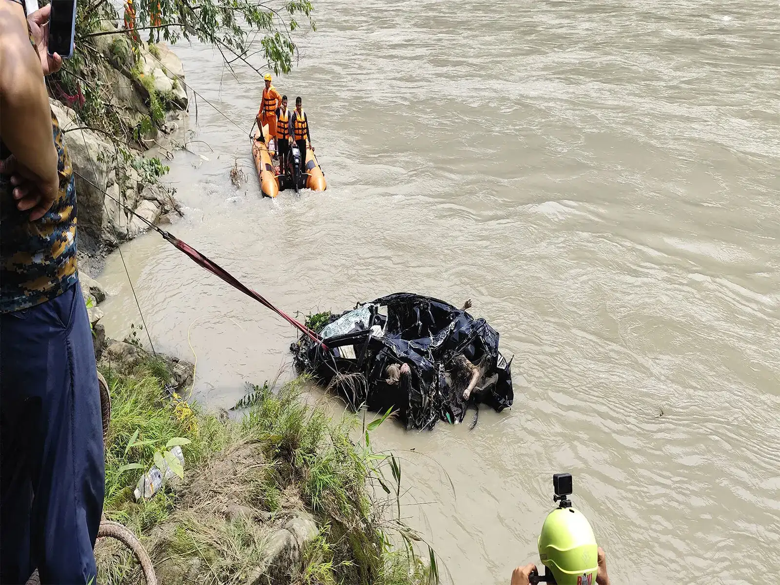 Four rescued after car plunges into Teesta River near Sevoke