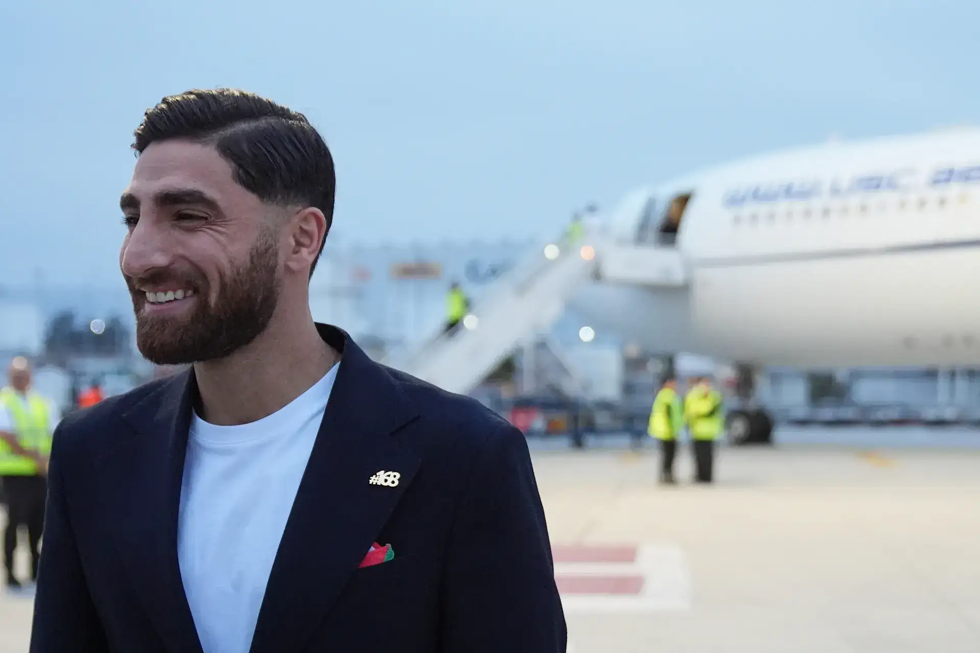 Iran's World Cup players wear pins for victims of deadly str