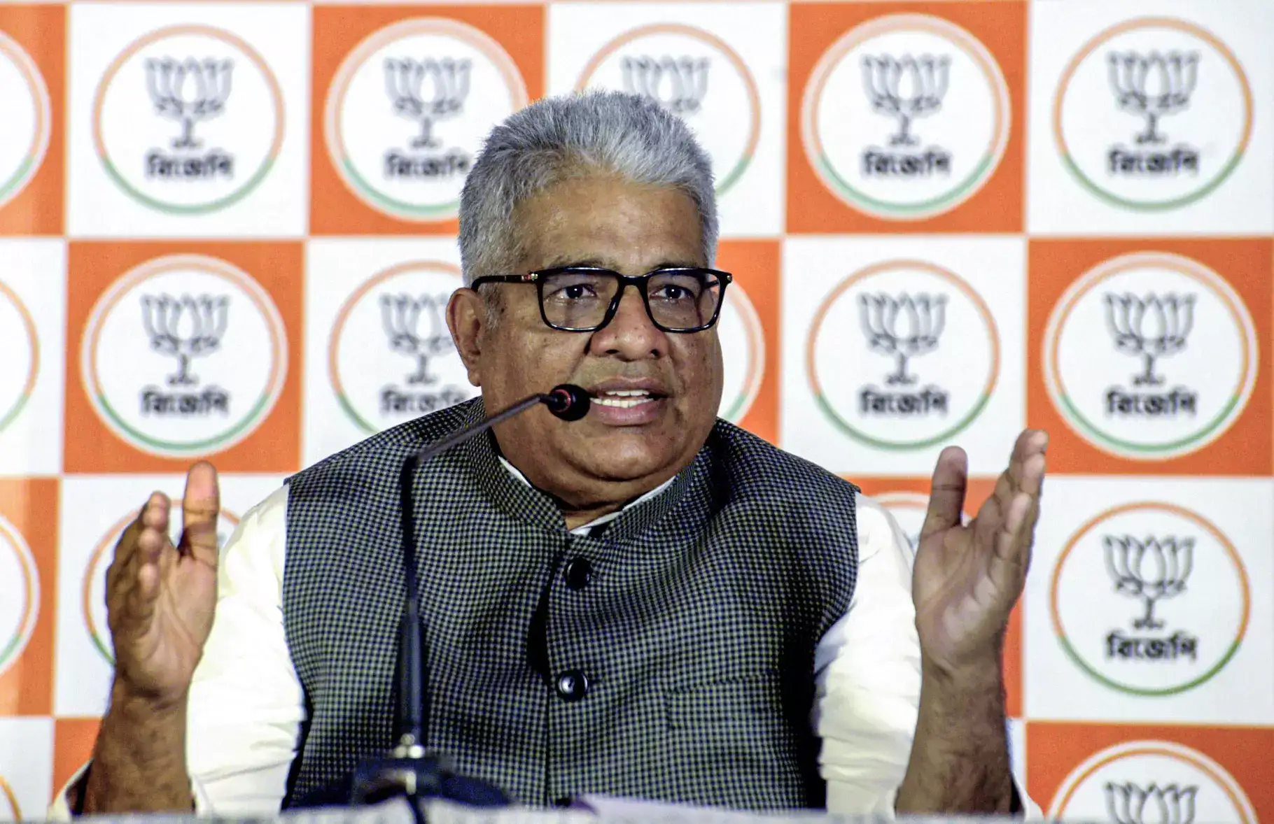 TMC rebel MPs hold meeting at Union Minister's Bhu