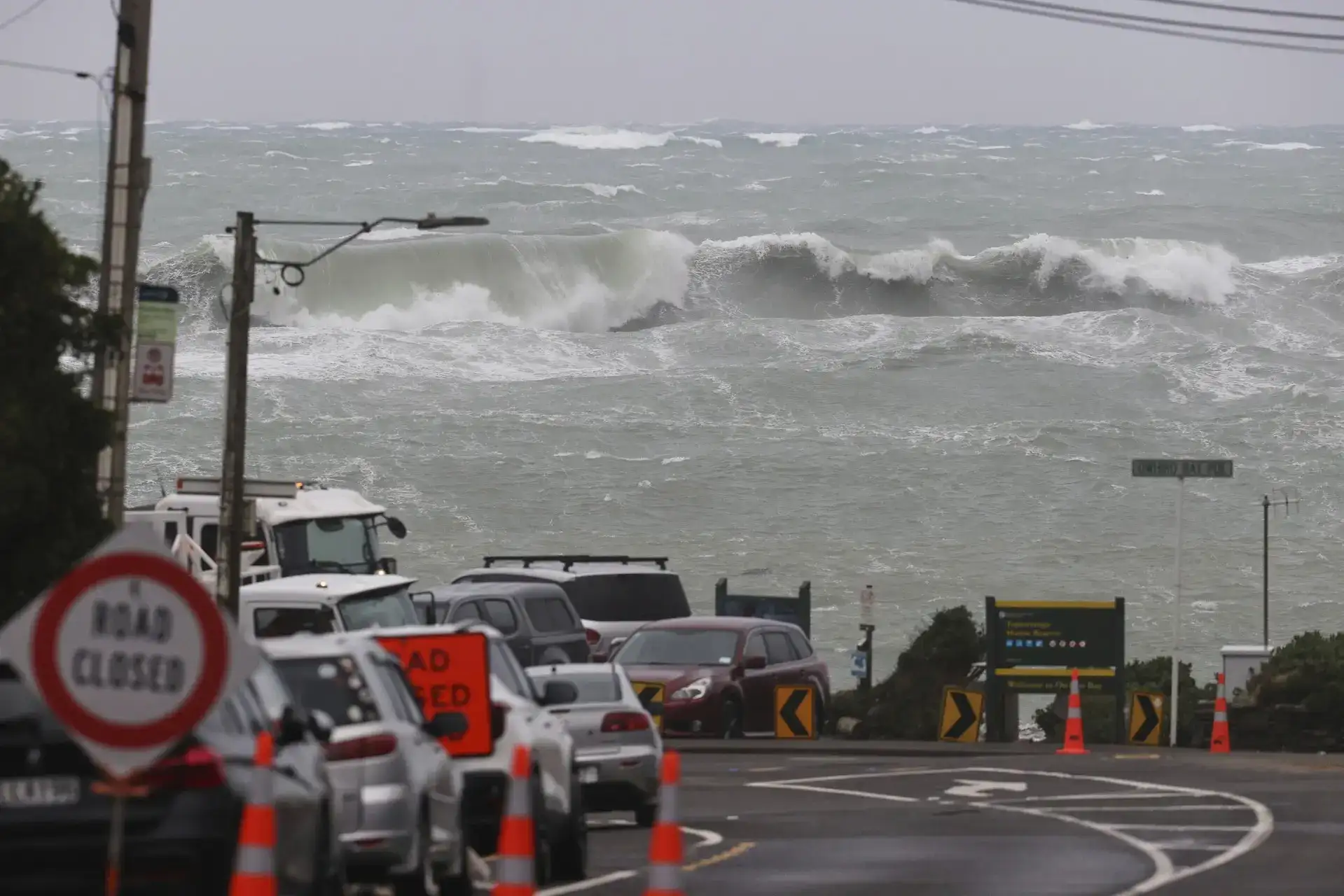New Zealand issues state of emergency as 11-metre waves batt