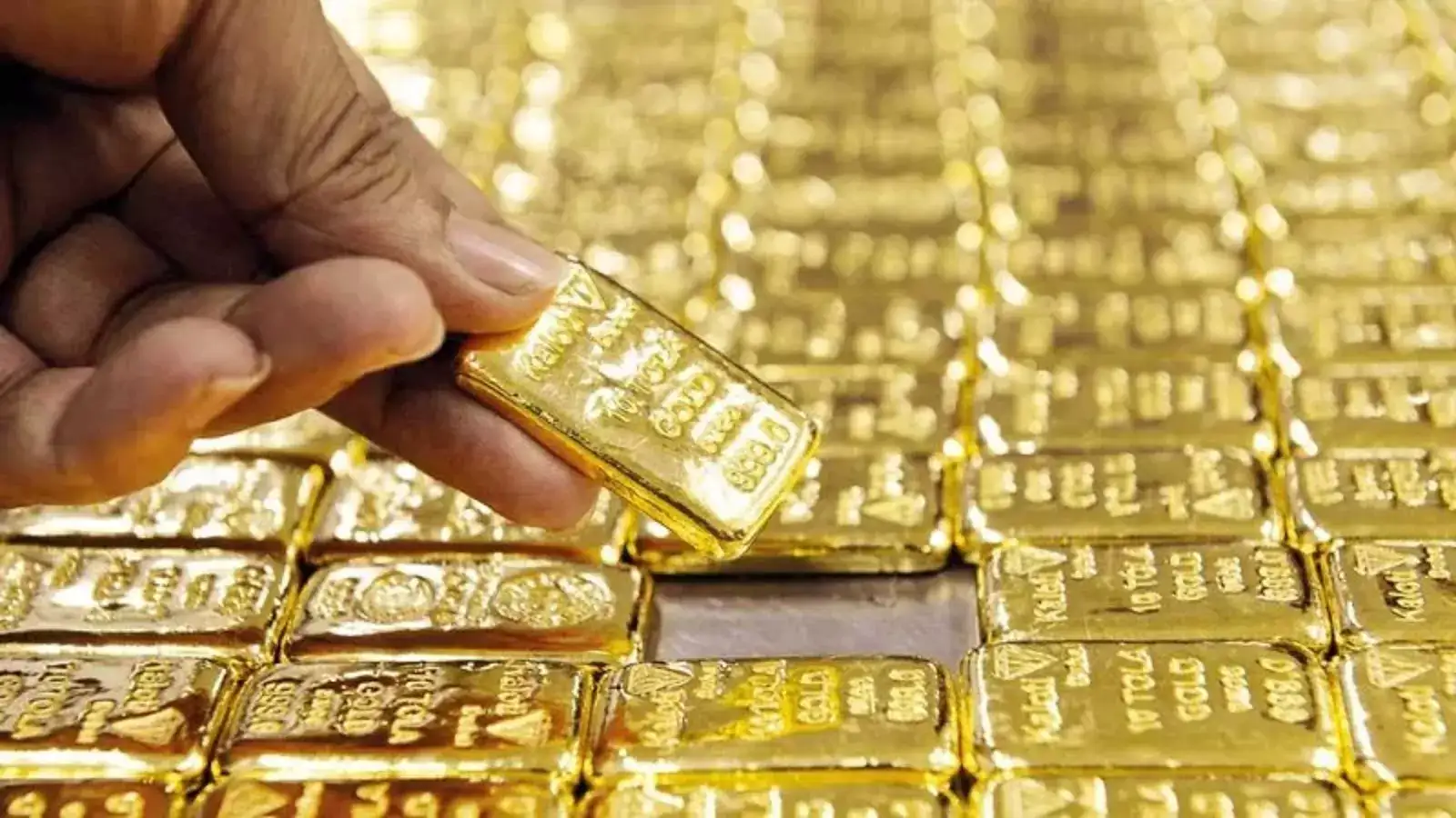 India's gold tariff hike fuels smuggling revival, squeezes b