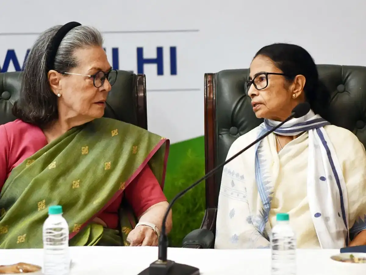 Mamata Banerjee meets Sonia Gandhi amid rebellion in Trinamo