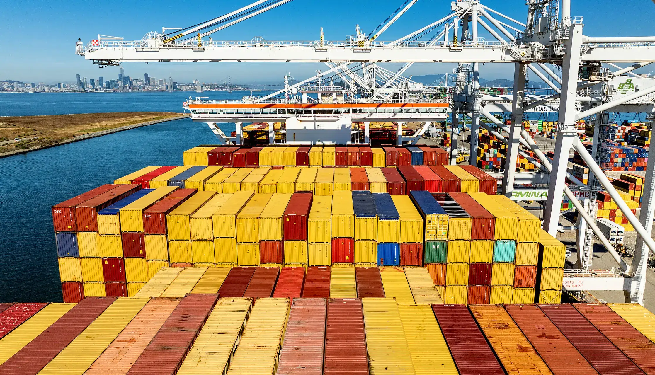 US trade gap narrows in April on oil exports boost