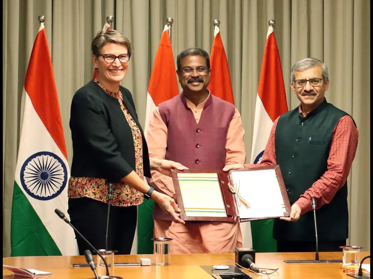 Centre hands approval letters to 3 foreign universities for 