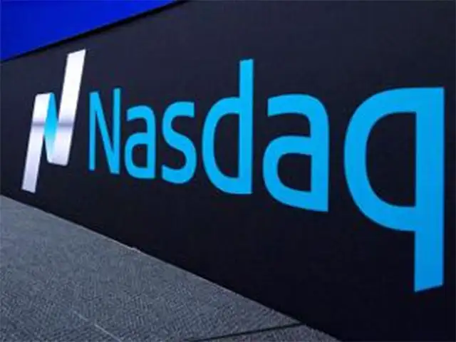 Why did the Nasdaq 100 crash more than 550 points 