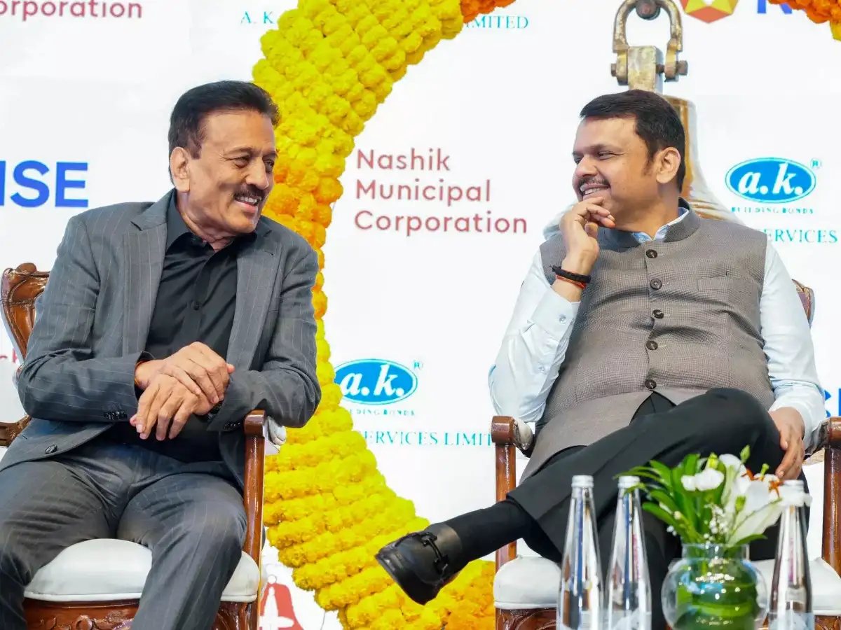 Maharashtra minister Mahajan under fire over Blue Star 'blac