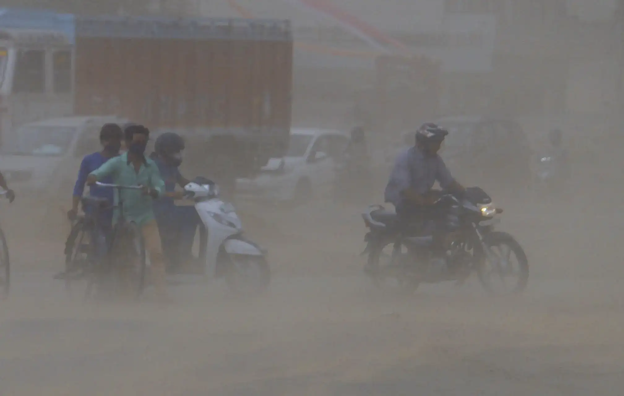 Delhi weather: 120 kmph winds batter capital, flights operat