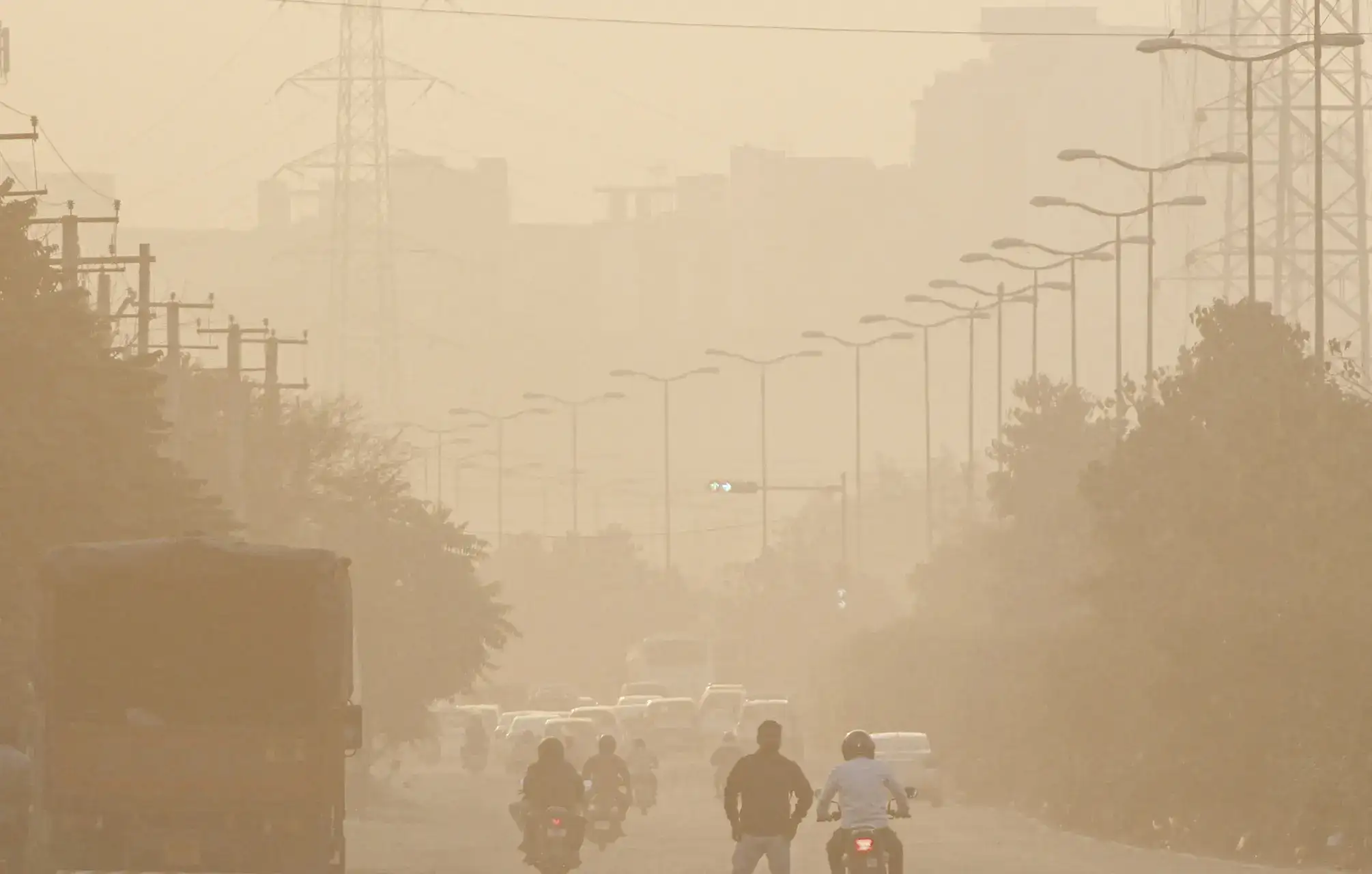 Delhi weather turns violent: 120 kmph winds, dust storm, hea