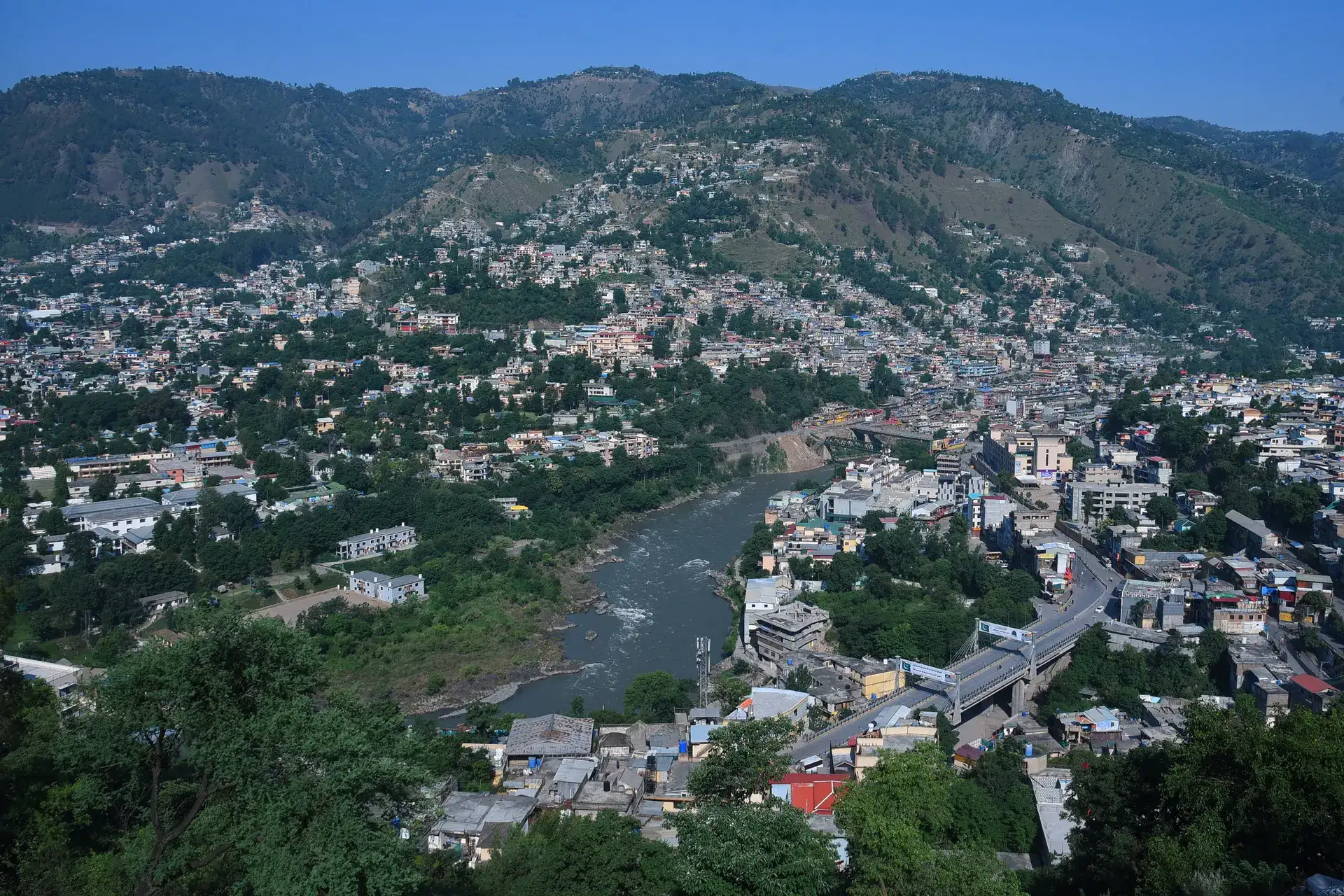Pakistan Army Mi-17 helicopter crashes near Muzaffarabad, al