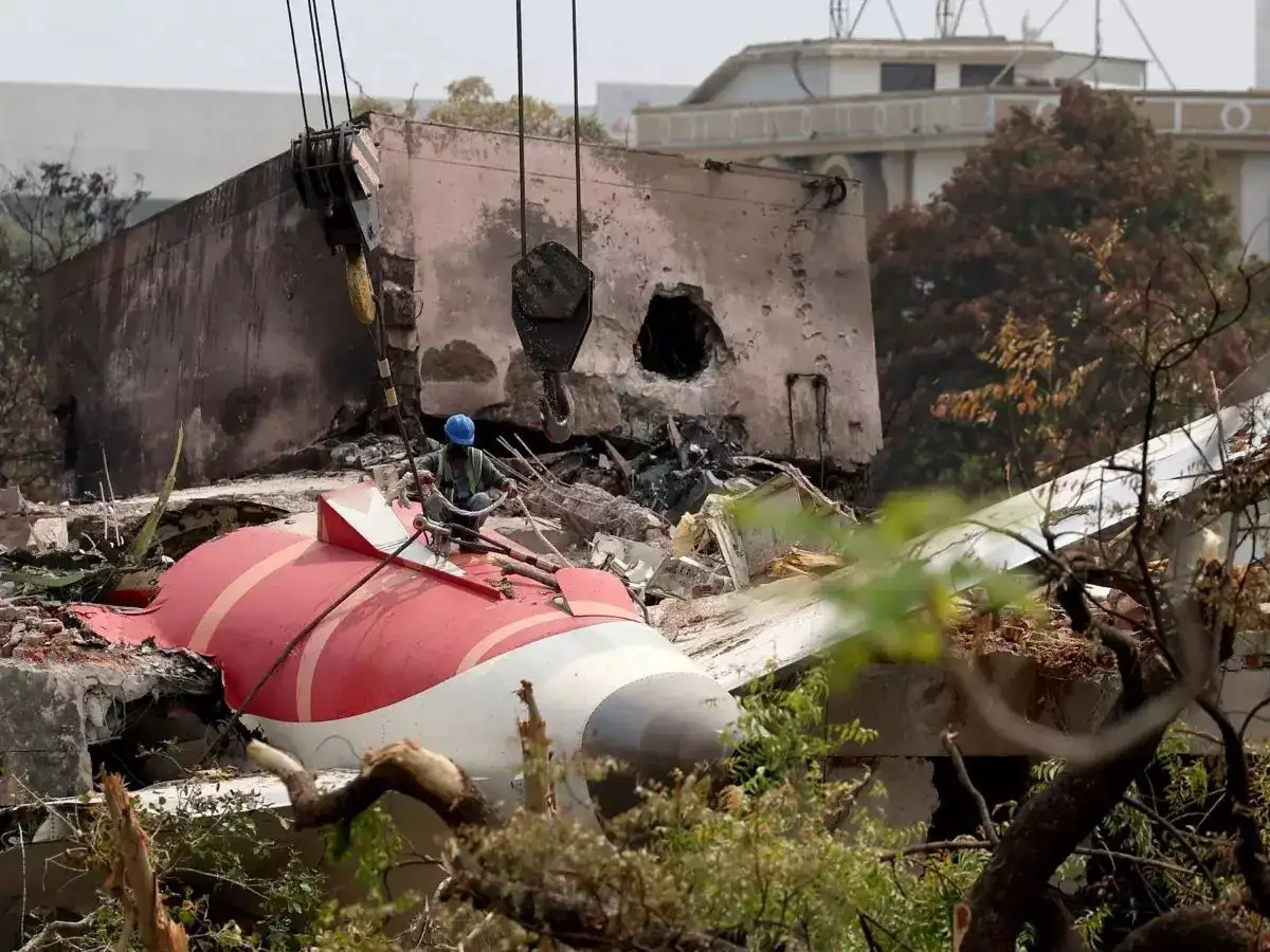Who were the two pilots who flew the Air India jet that crashed?