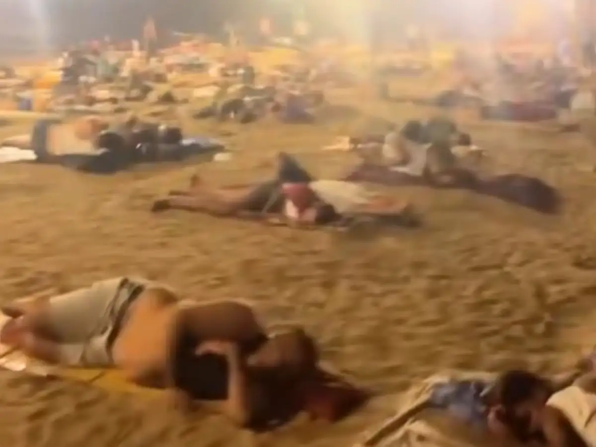 'Never seen this in Mumbai': Video of people sleeping on Ver