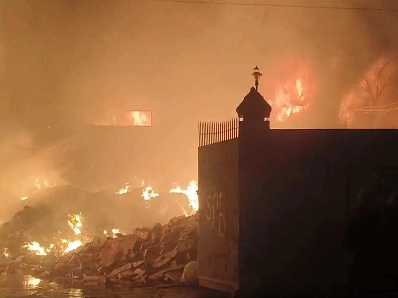 Breaking News Live Updates: 3 killed in fire at building in 