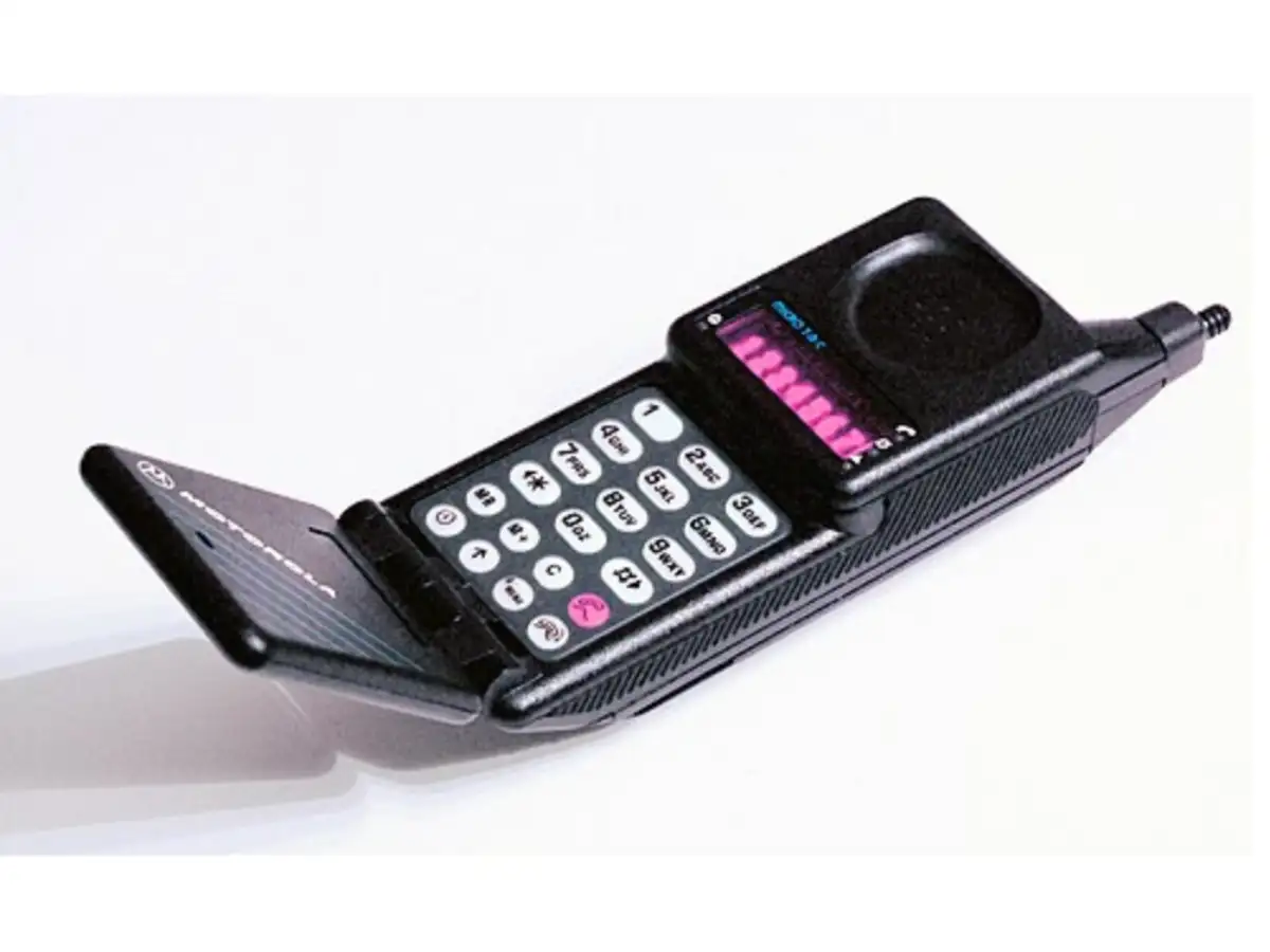 In 1983, engineers squeezed a wireless conversation through a ...