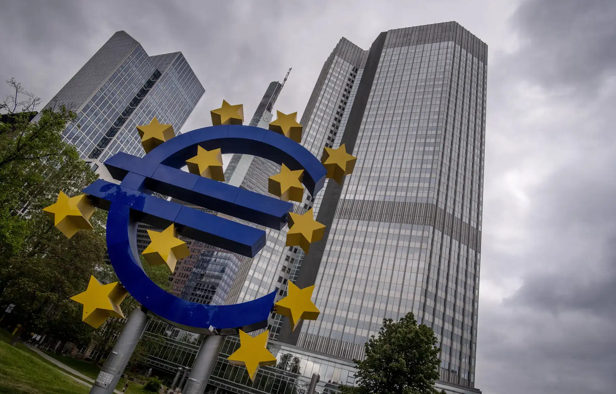 Global Markets| European shares flat as investors await Iran deal details, Fed policy; BMW slides