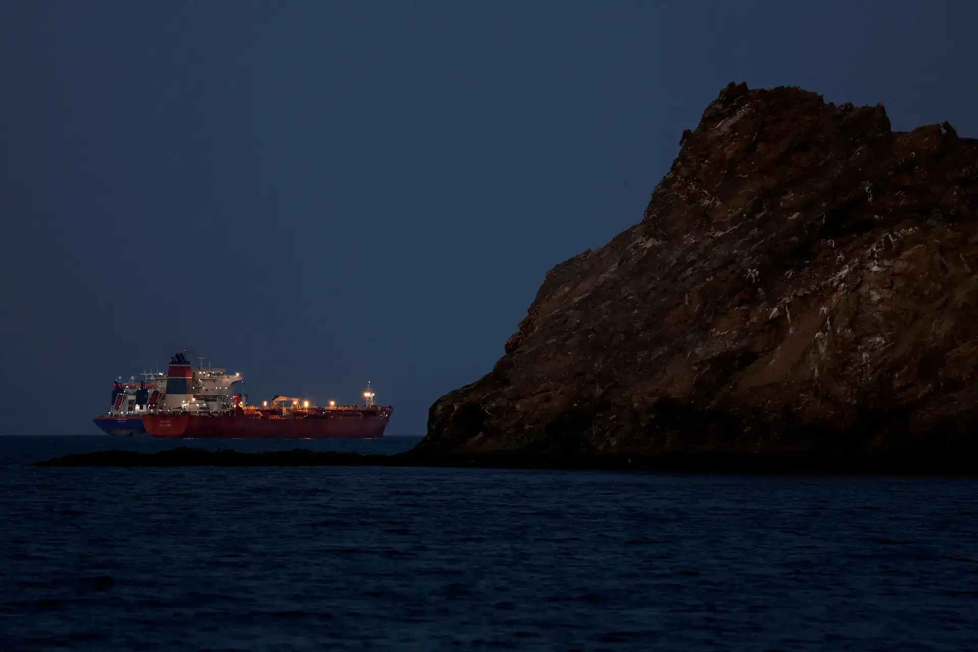 Crude tankers return to Strait of Hormuz amid a tentative recovery in oil traffic