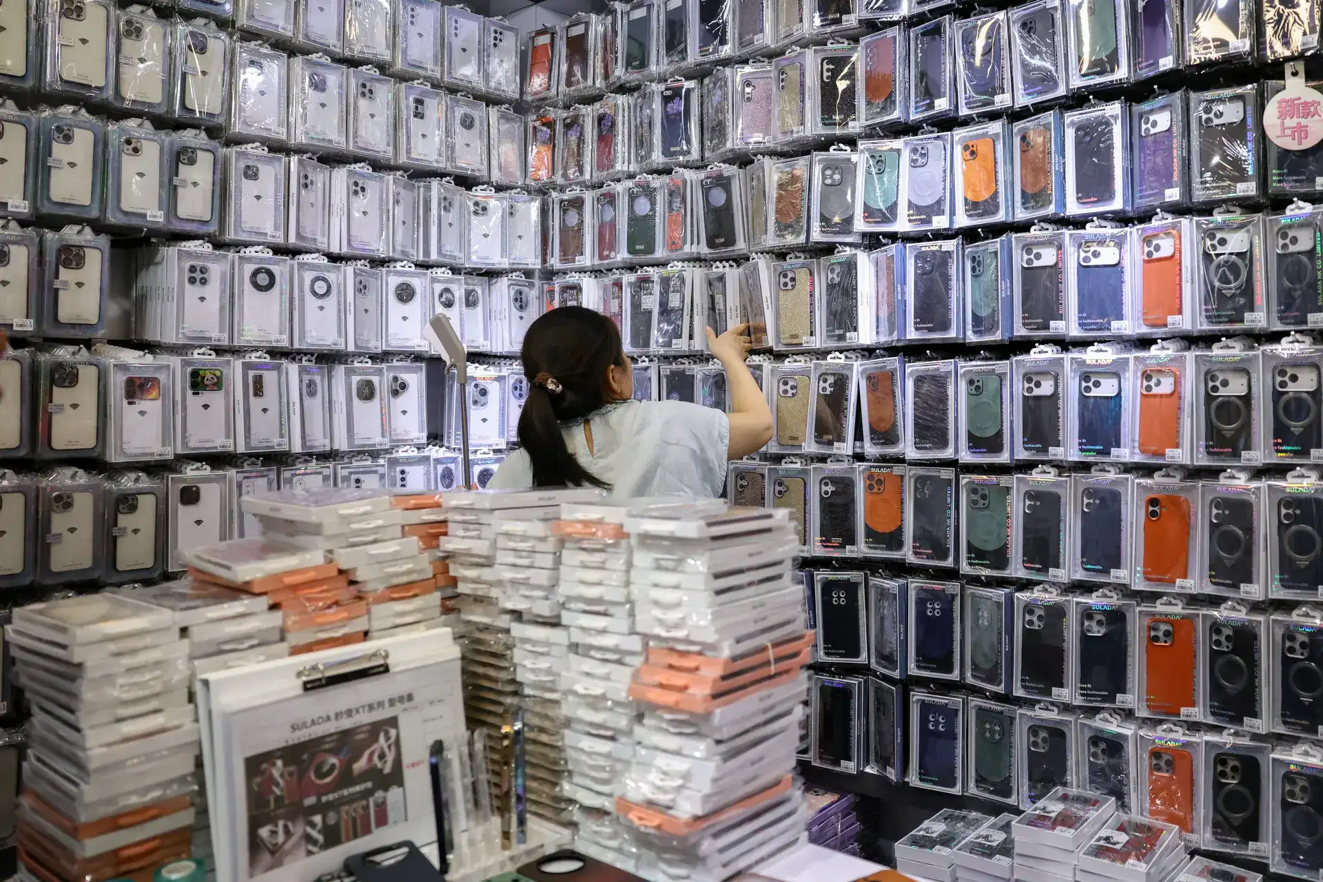 ET Graphics: From budget to premium, gadget Prices Rise