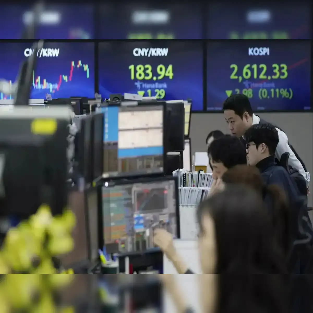 Global Markets: S.Korean shares log best quarter in nearly 30 years on chipmaker rally