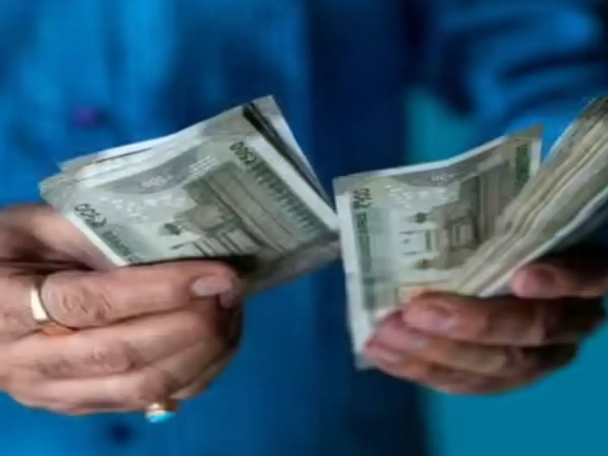 Corporate loans outpace retail