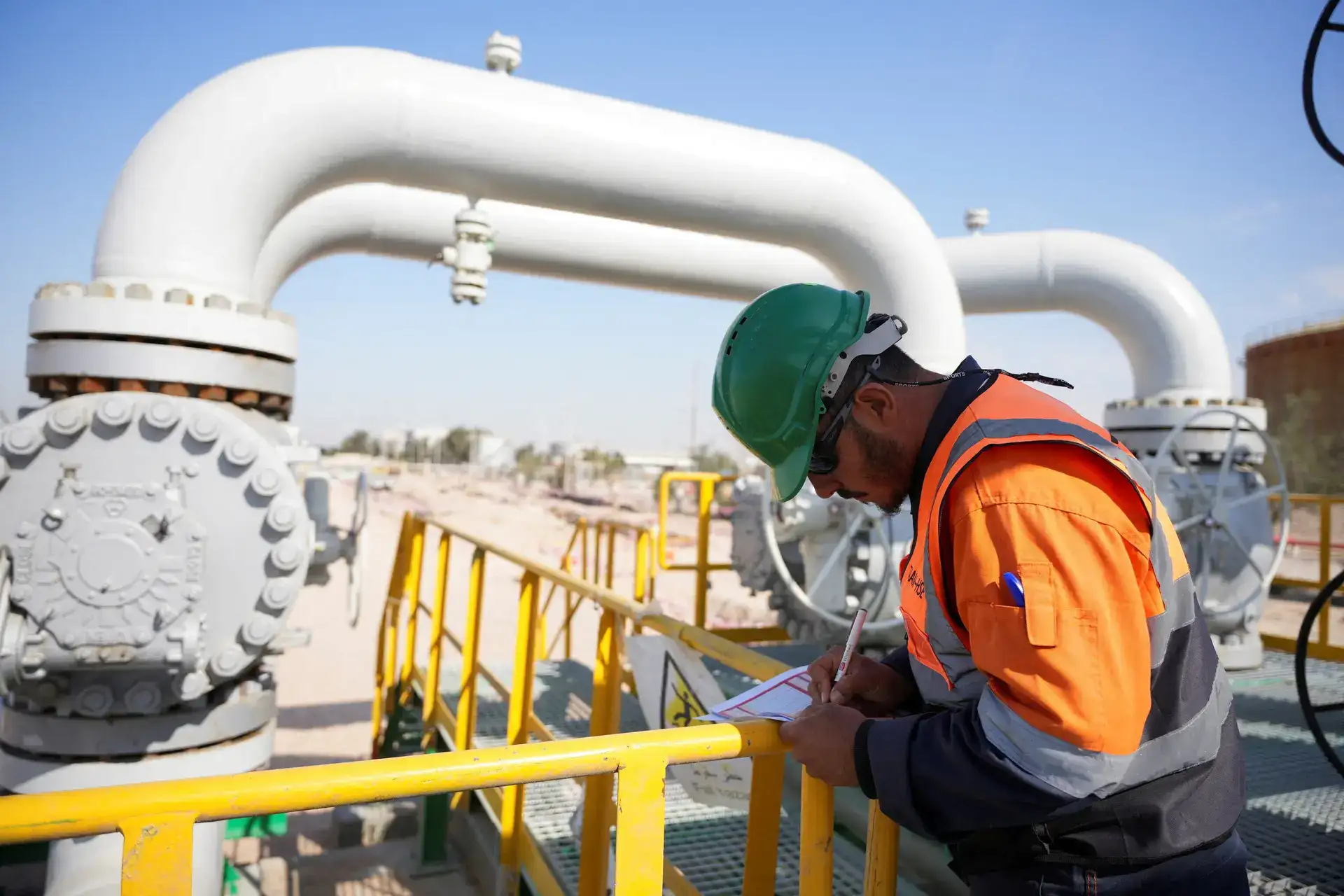 Iraq approves preliminary agreements to study strategic oil export pipeline projects