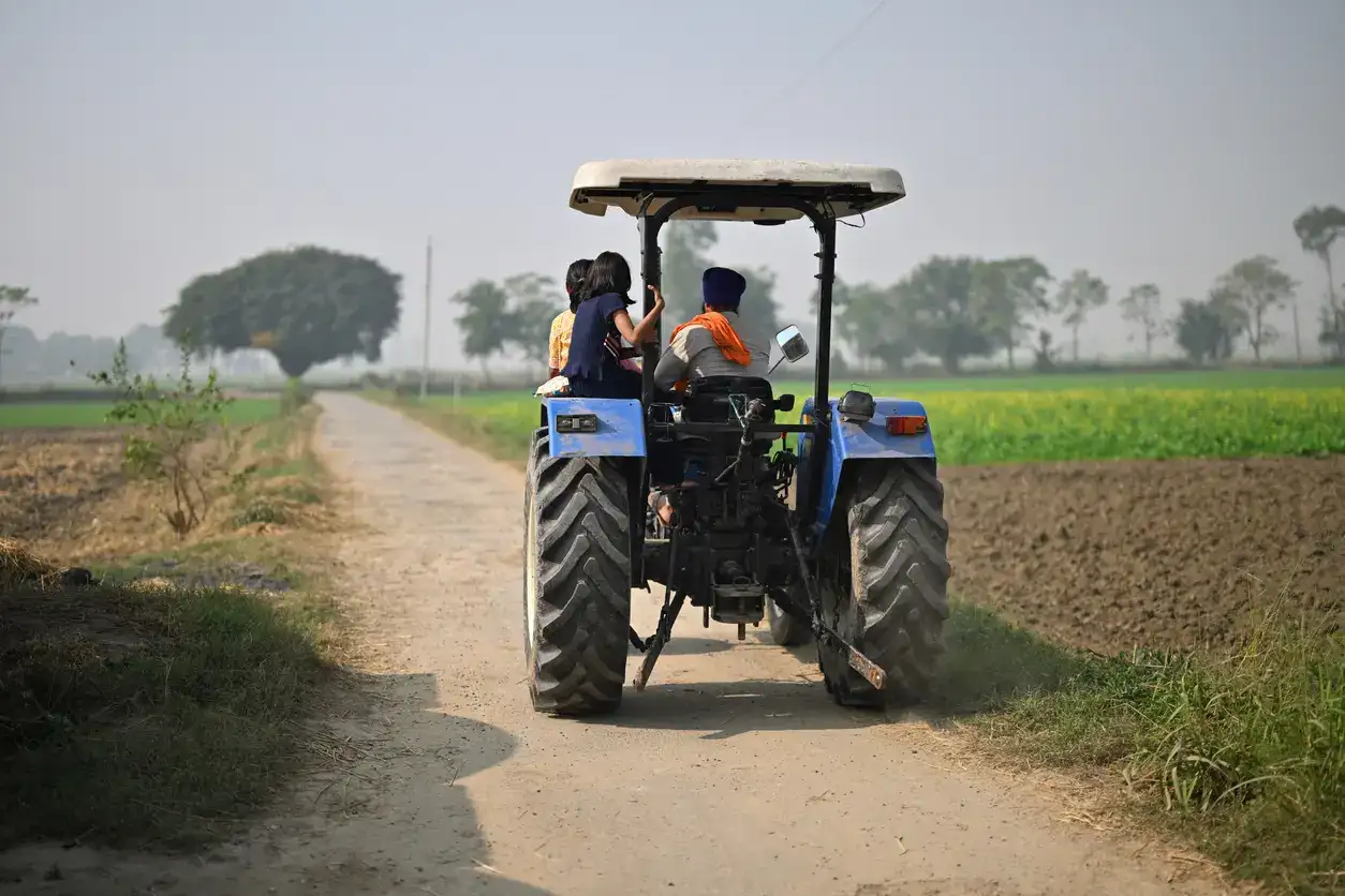 SIAM urges govt to increase import duties to 40% on commercial tractors and prime movers