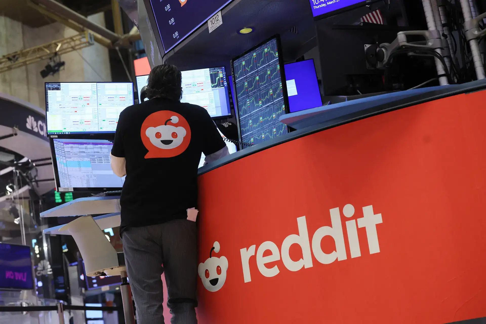 Reddit Flags Volatile Search Referrals as Meta Targets Its Community Model