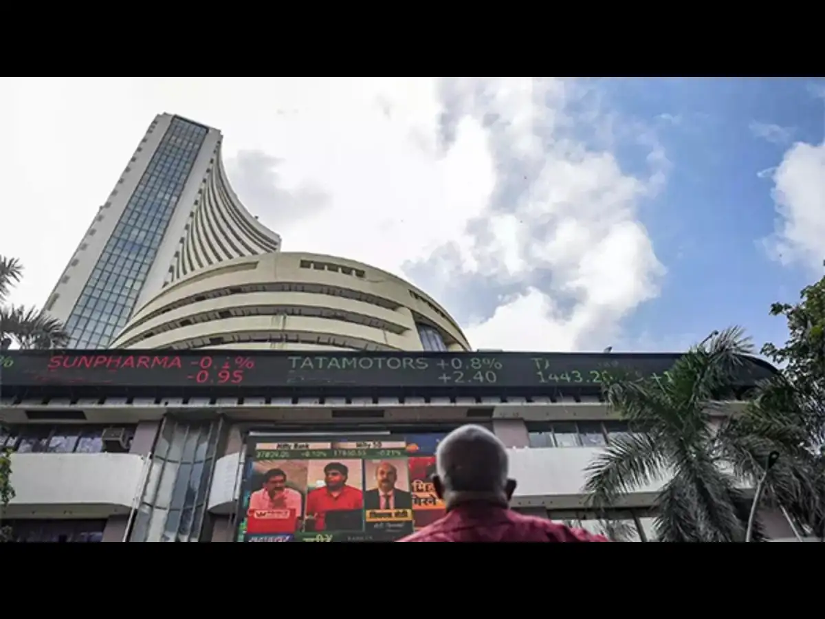 Sensex rises over 100 points, but Nifty50 slips near 24,600. What’s driving the divergence?