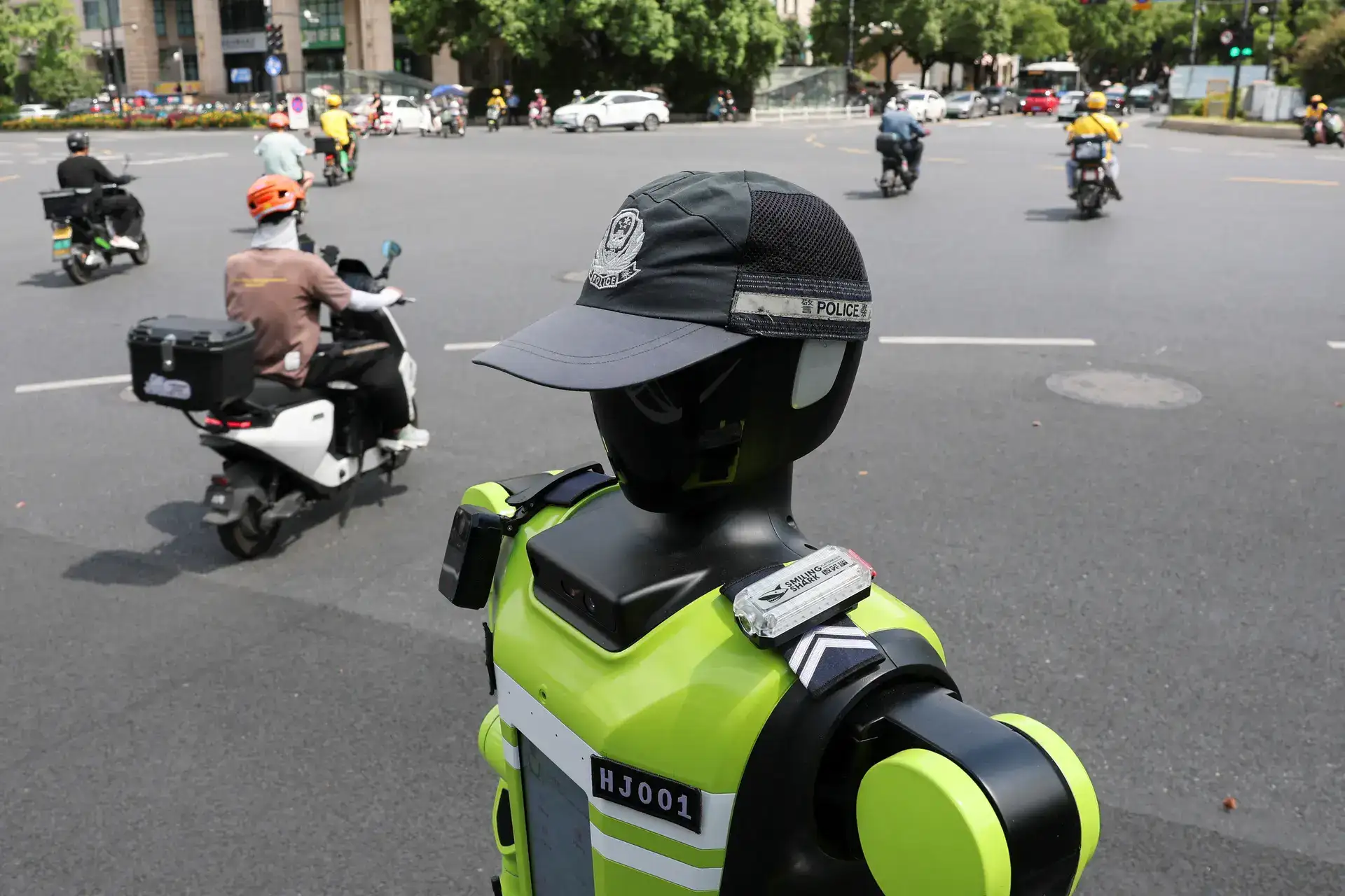 China puts robocops on traffic duty, minus the arrest powers