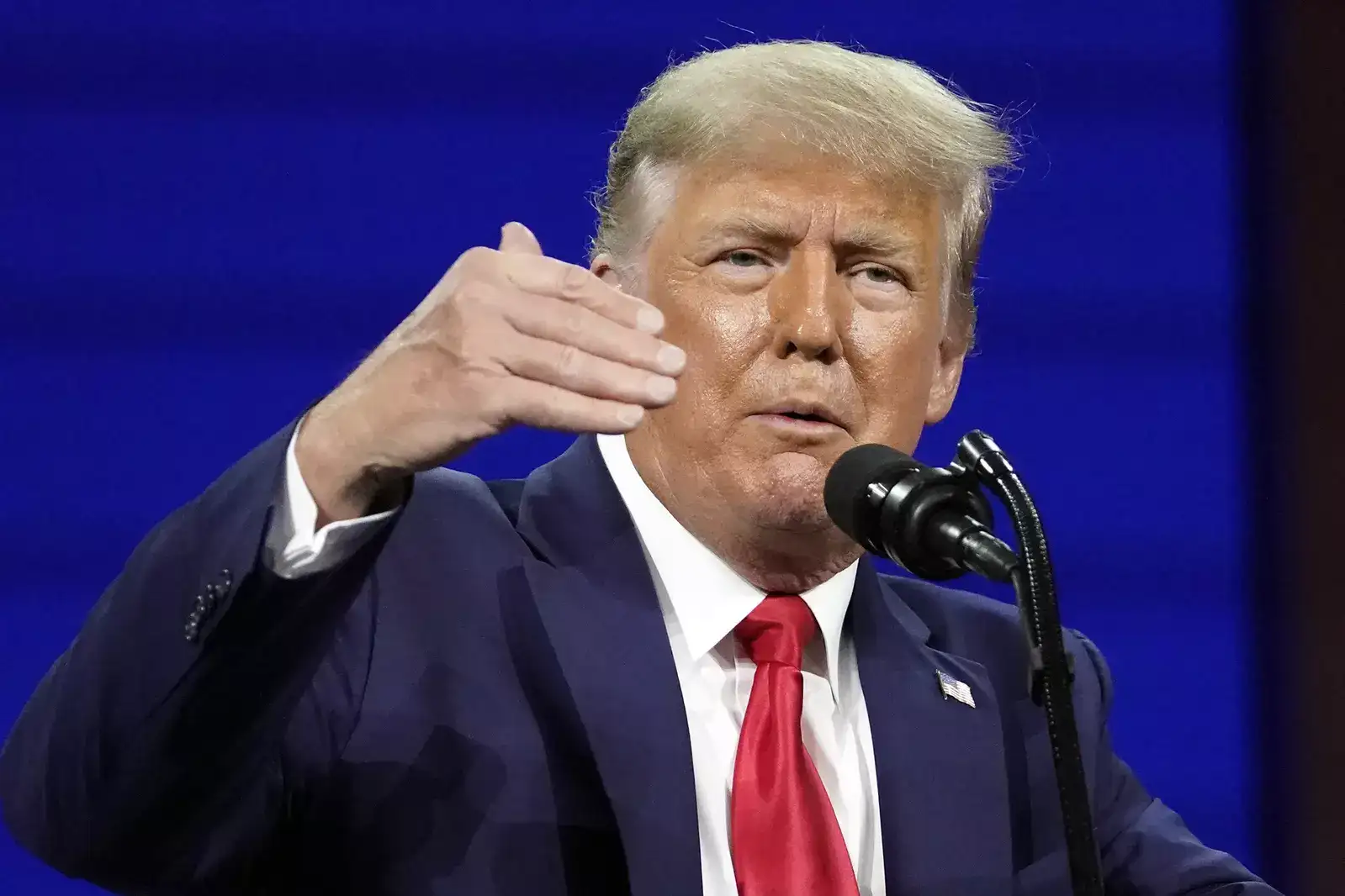 Trump stock disclosure shows more than 1,000 trades in June