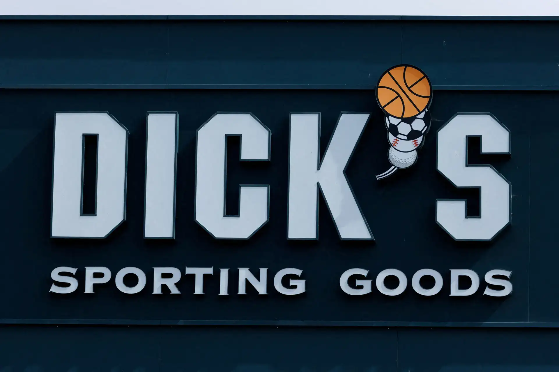 Dick's Sporting Goods shares slump 22% as Foot Locker weakness sparks outlook cut