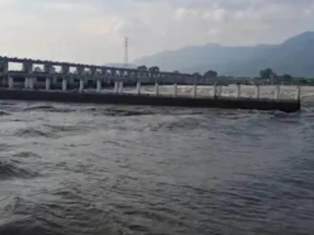 Day after Nepal floods, water level of...